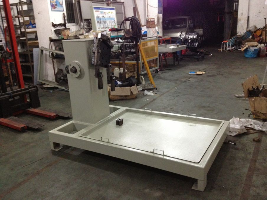 超大型發(fā)動(dòng)機(jī)翻轉(zhuǎn)架