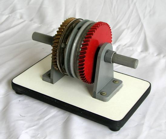 東風(fēng)變速箱同步器