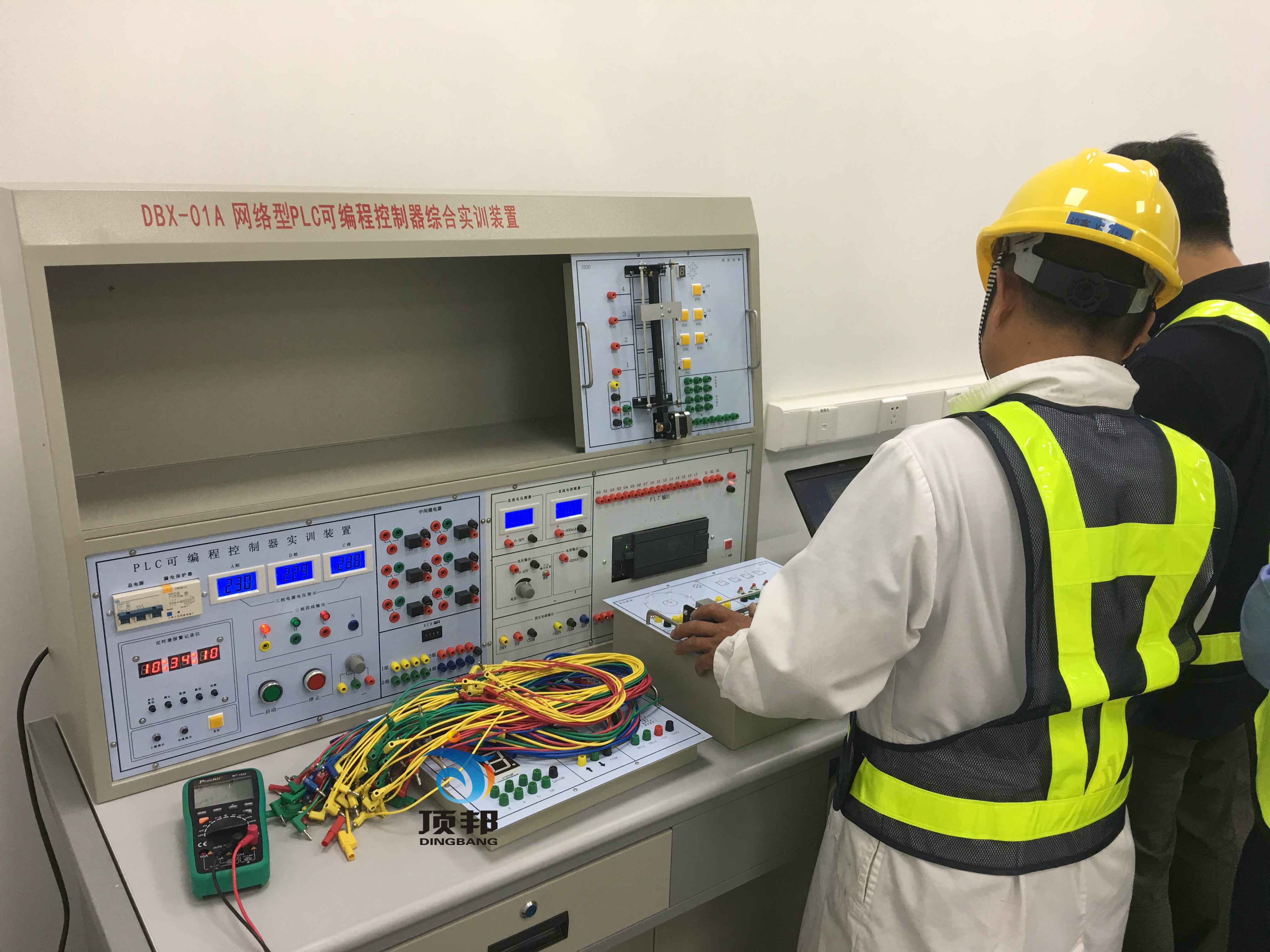 �W(w��ng)�j(lu��)��PLC�ɾ��̿������C�ό�Ӗ(x��n)�b��