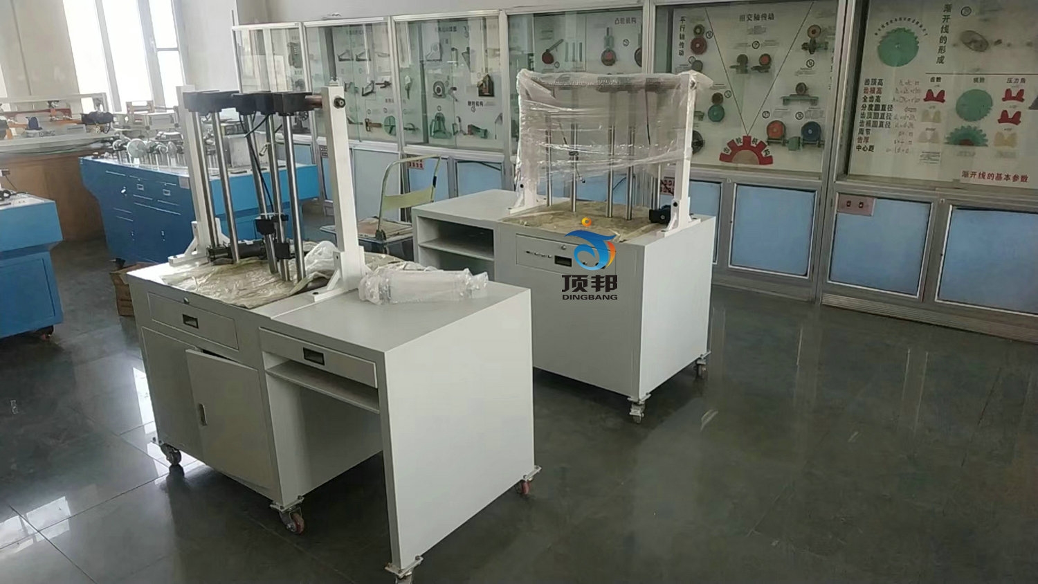 三維機(jī)構(gòu)創(chuàng)新綜合實驗臺