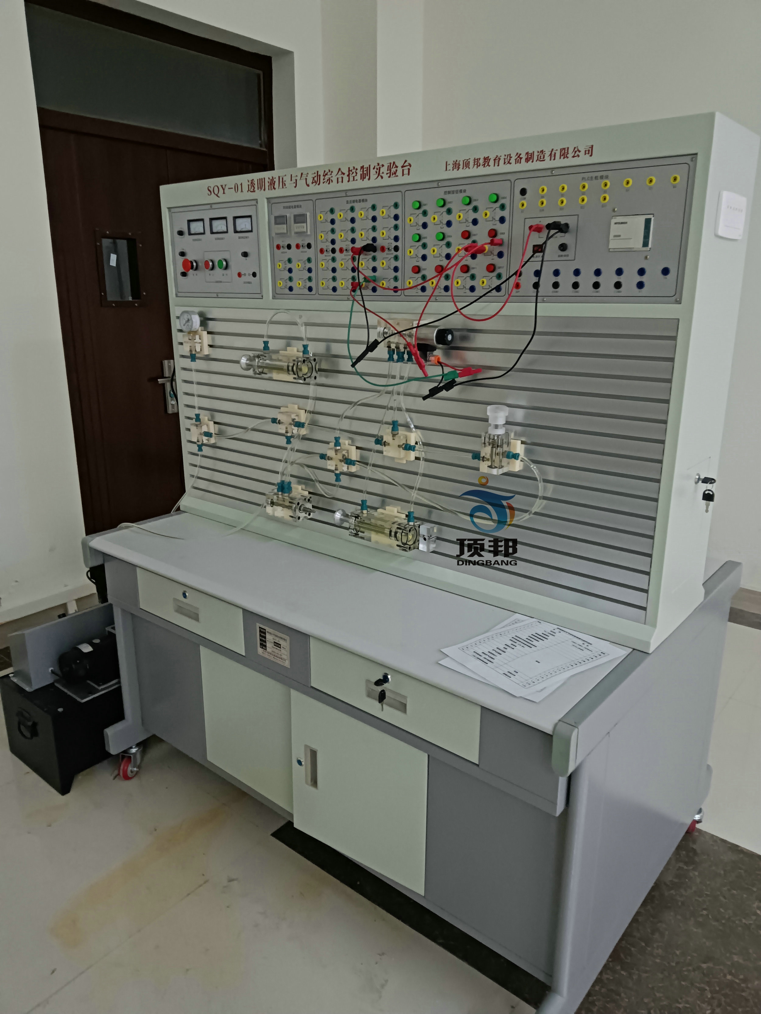 透明液壓與氣動PLC控制綜合實訓(xùn)裝置