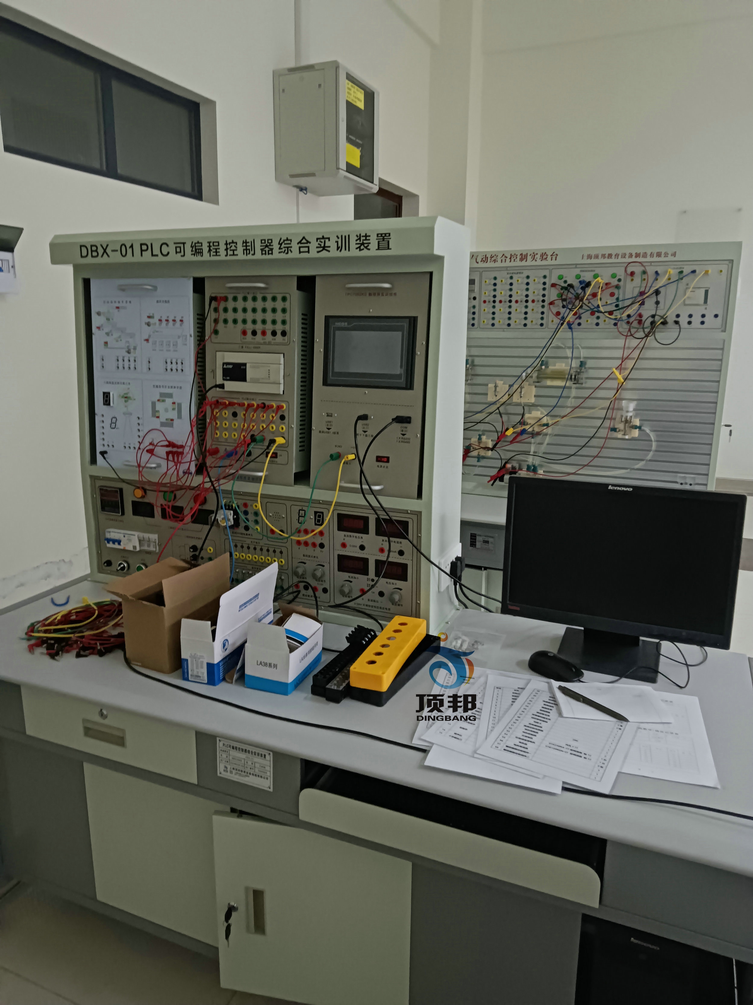 PLC可編程控制器綜合實訓(xùn)裝置