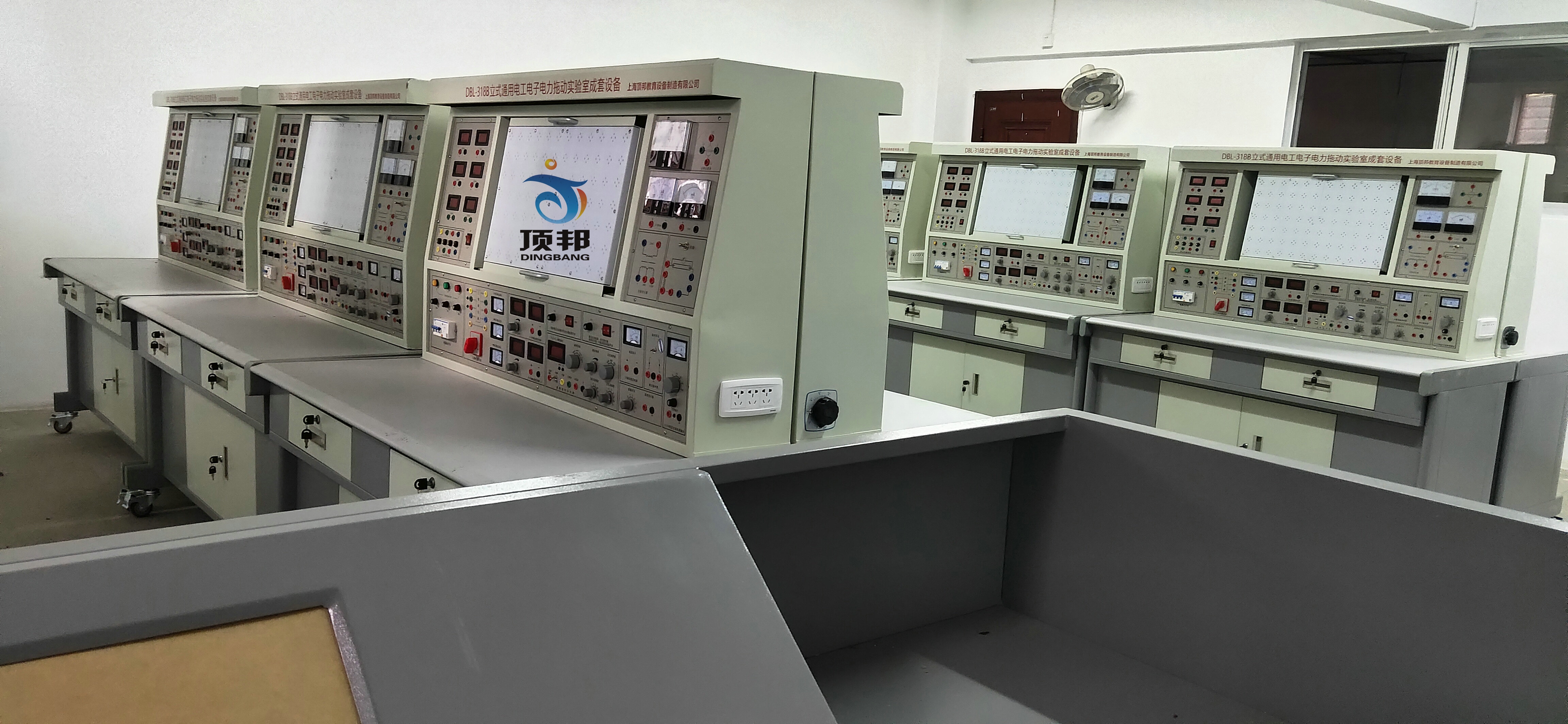 電工電子電拖實(shí)訓(xùn)設(shè)備