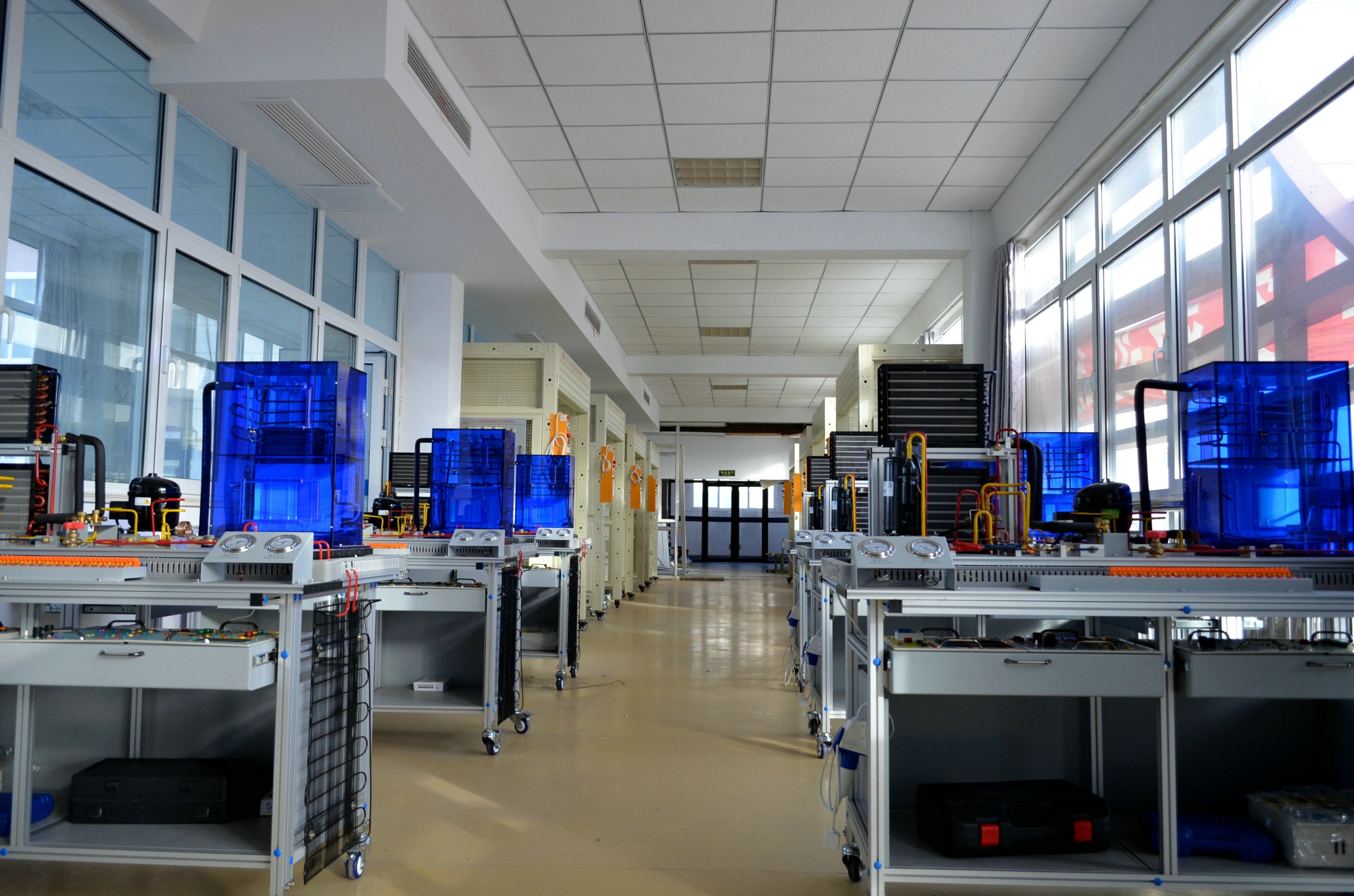 現(xiàn)代制冷與空調(diào)系統(tǒng)技能實訓裝置