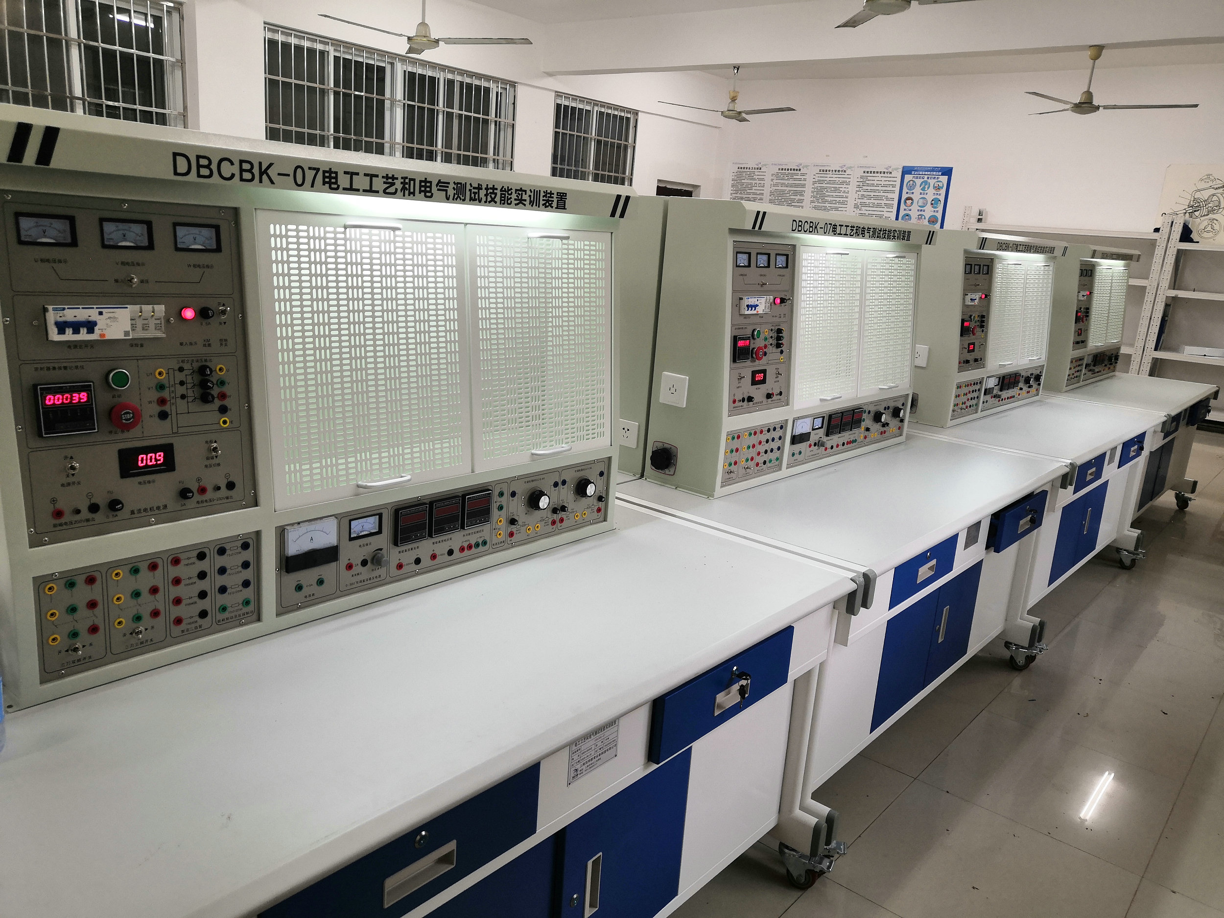 船舶電工工藝和電氣測試技能實(shí)訓(xùn)裝置