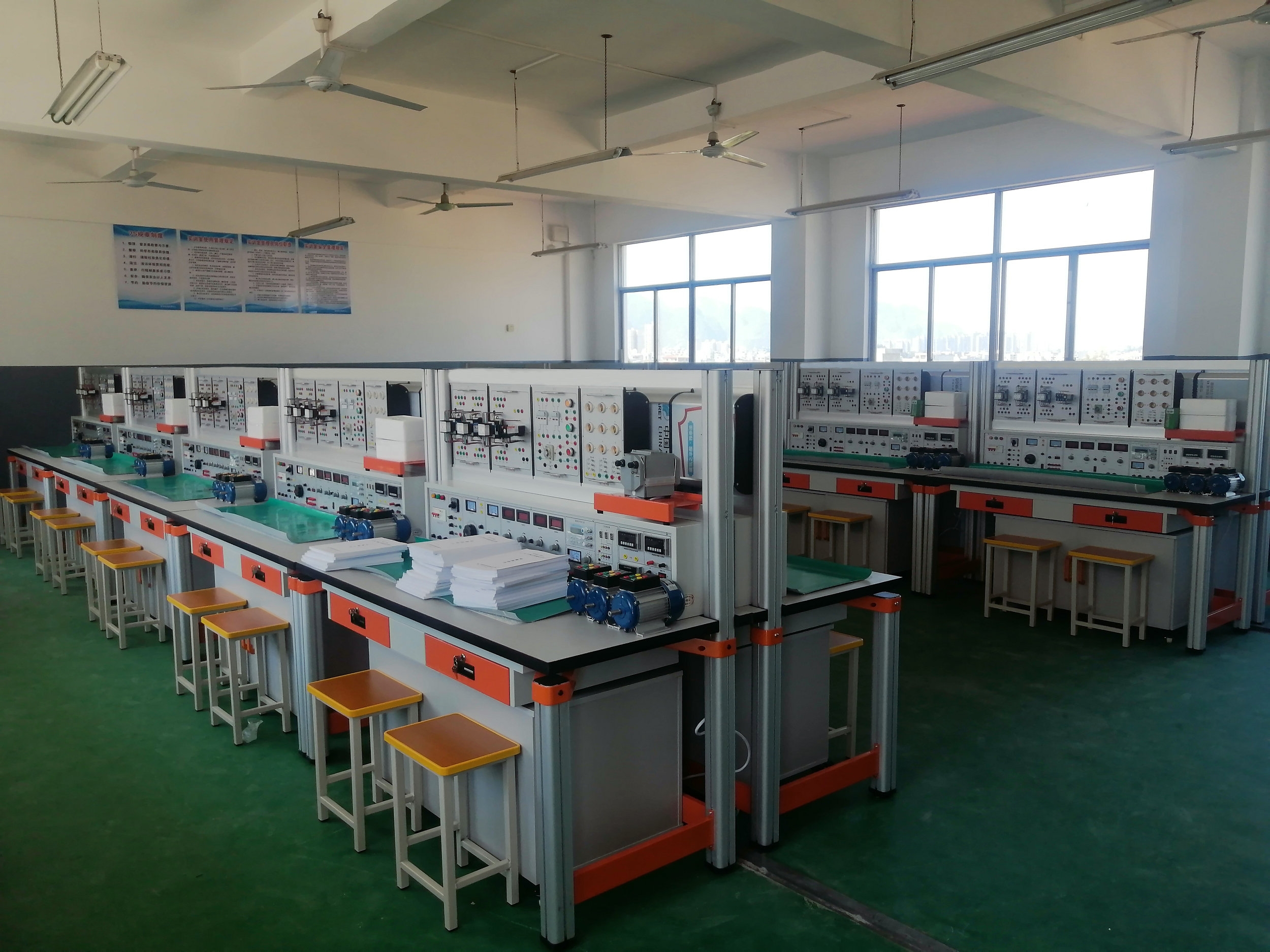 電工電子電拖實(shí)驗(yàn)與技能實(shí)訓(xùn)綜合裝置