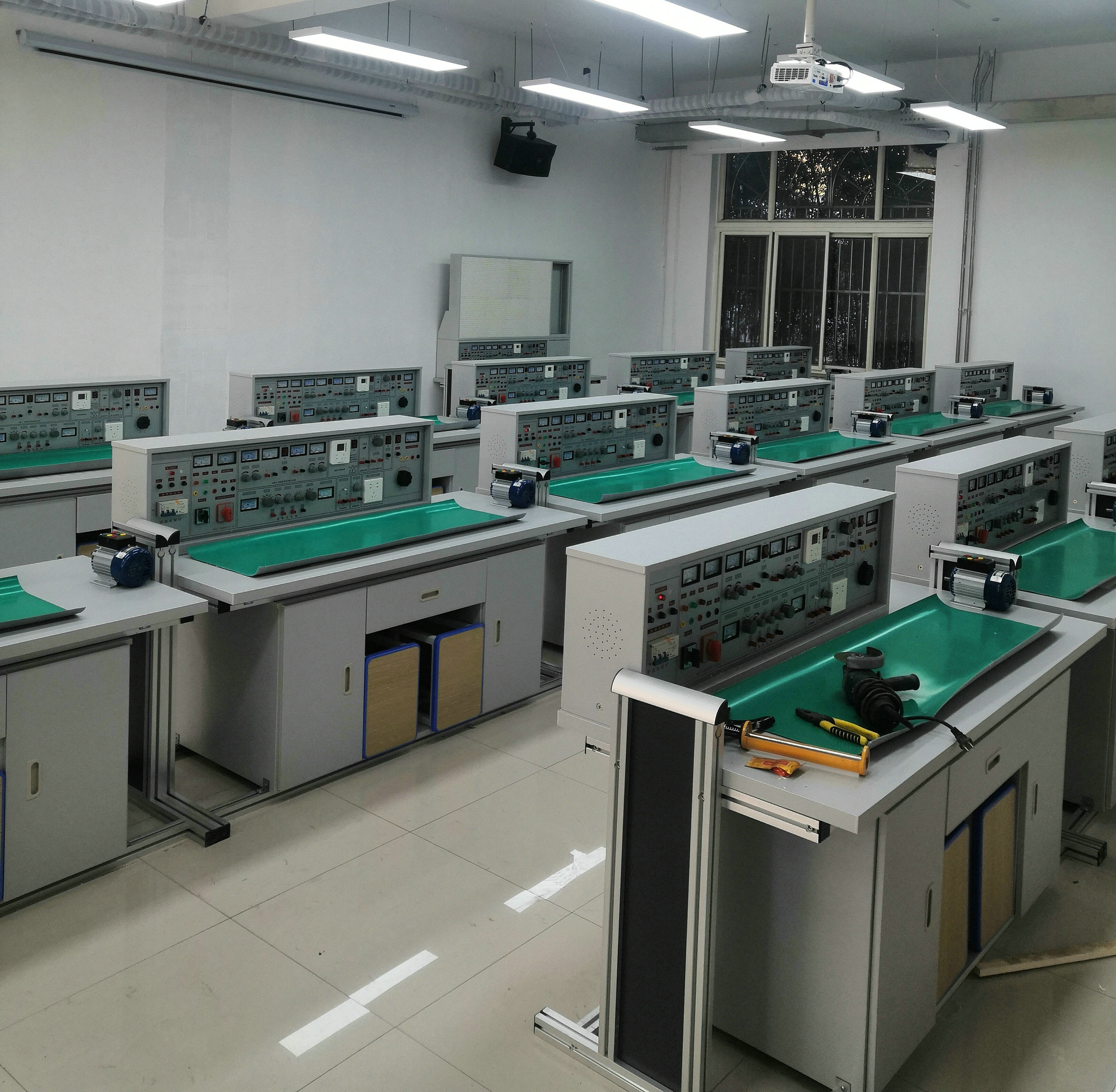 通用電子實驗室設備