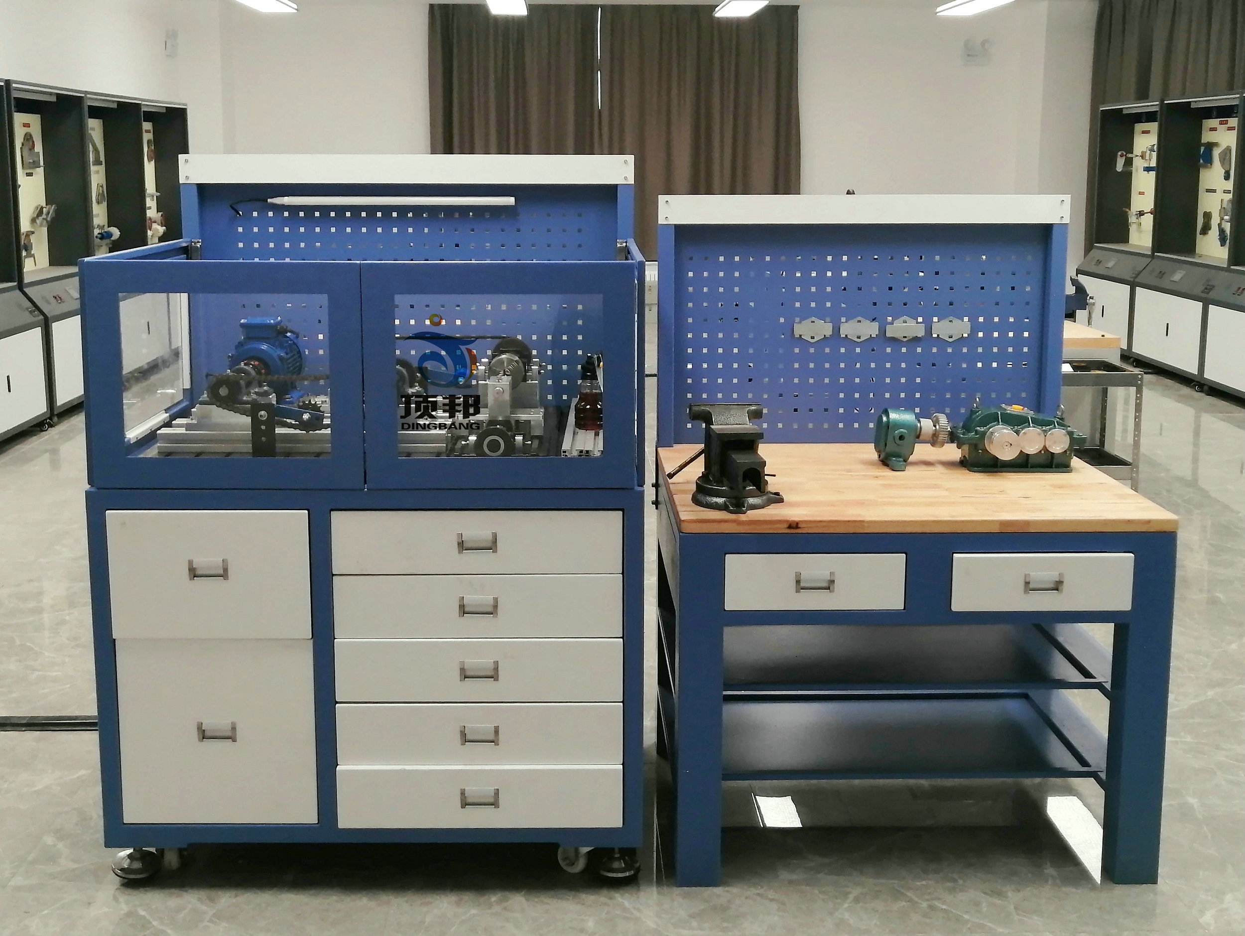 機(jī)械傳動裝調(diào)綜合實訓(xùn)平臺