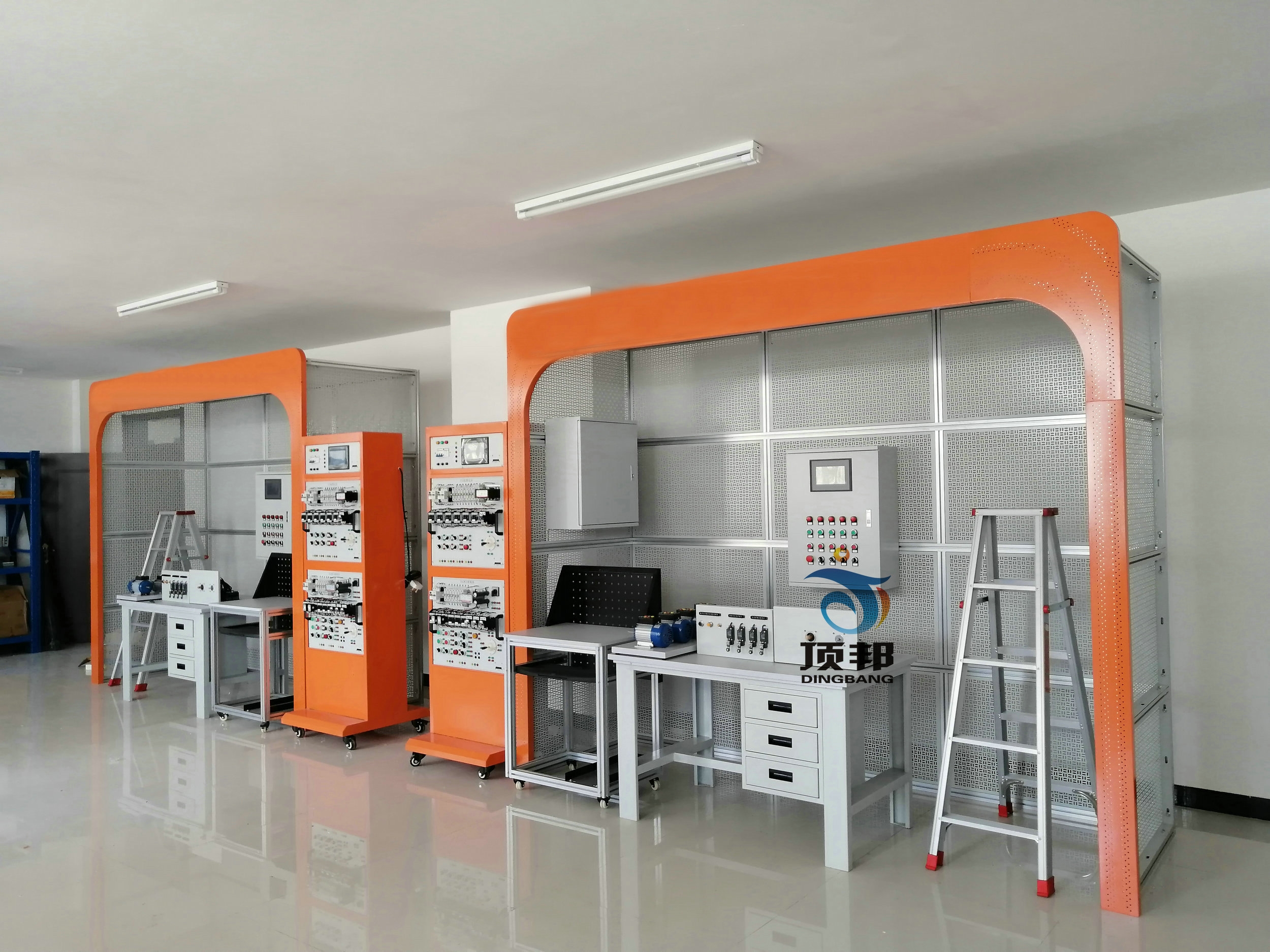 電氣安裝與維修實(shí)訓(xùn)設(shè)備