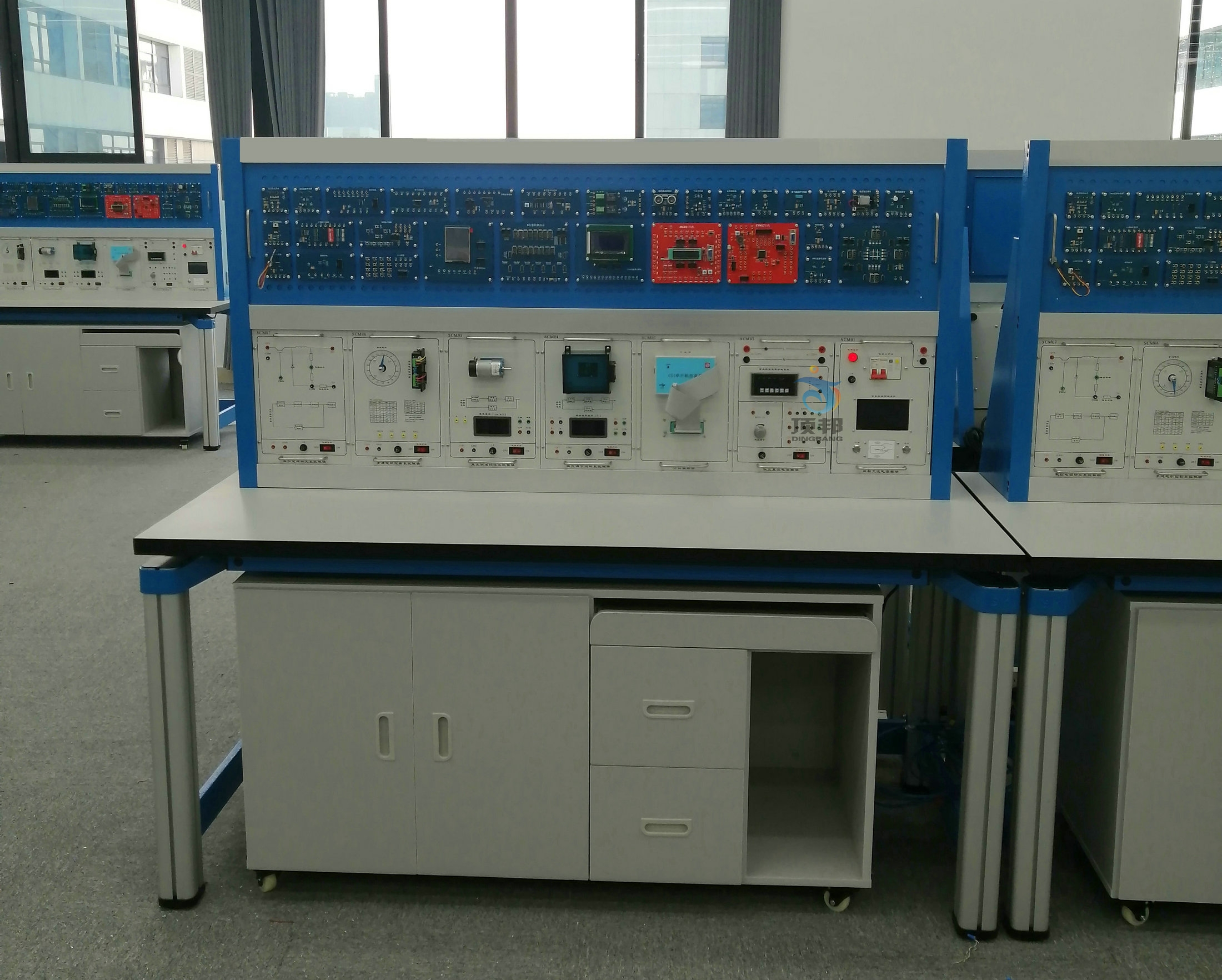 單片機(jī)應(yīng)用綜合實(shí)訓(xùn)平臺(tái)