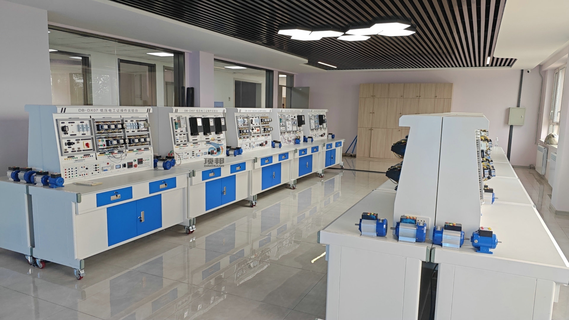 低壓電工考核實(shí)訓(xùn)裝置