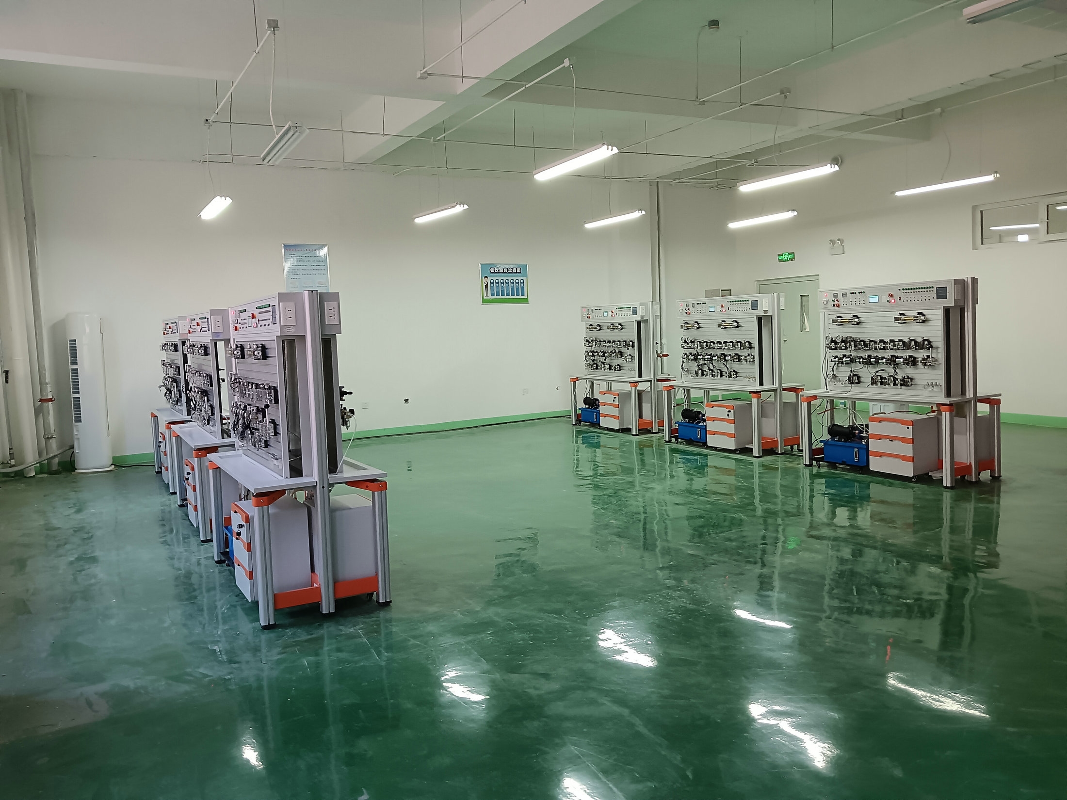 液壓氣動PLC控制綜合實訓(xùn)裝置