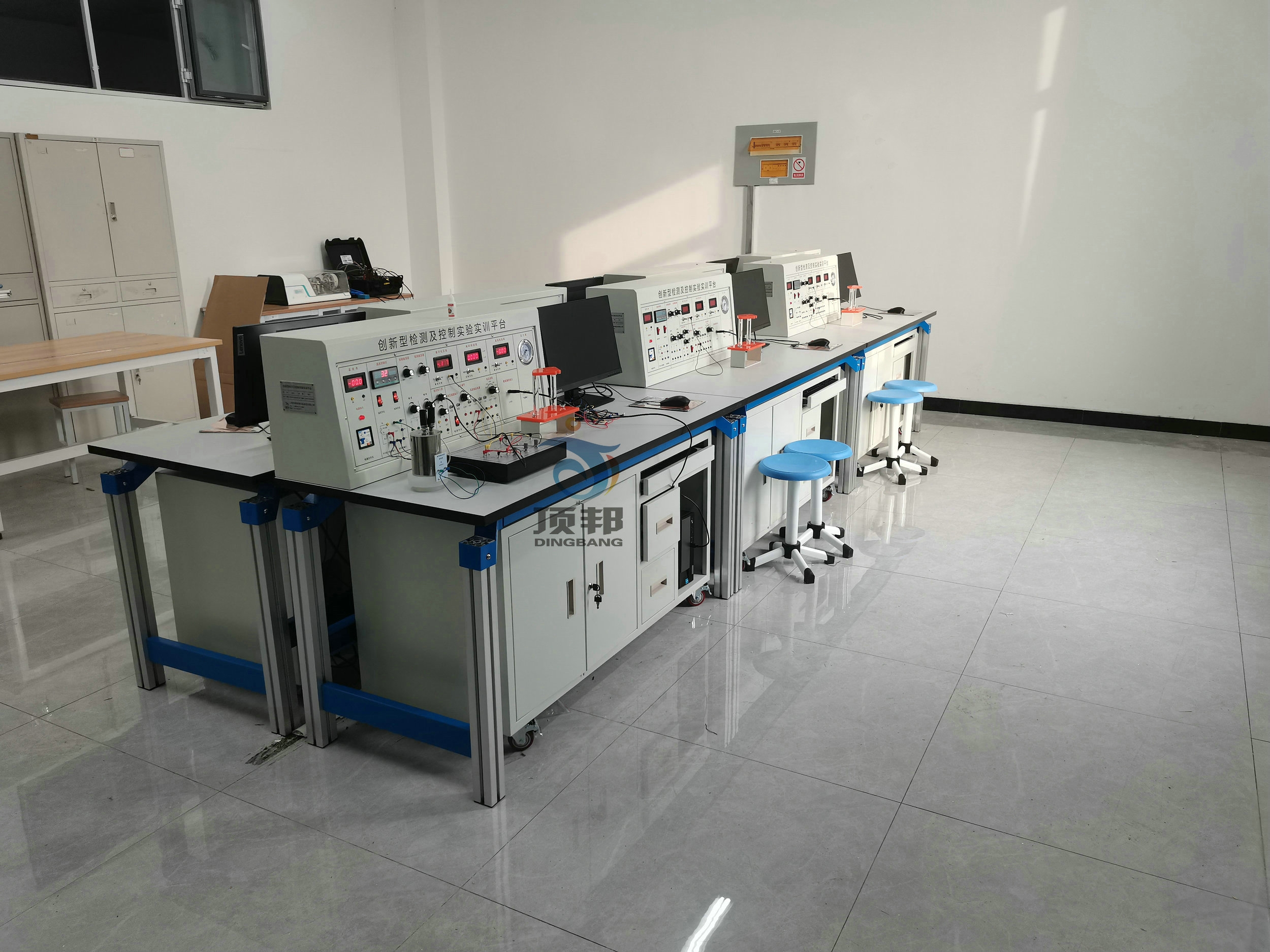 創(chuàng)新型檢測及控制實(shí)驗(yàn)實(shí)訓(xùn)平臺