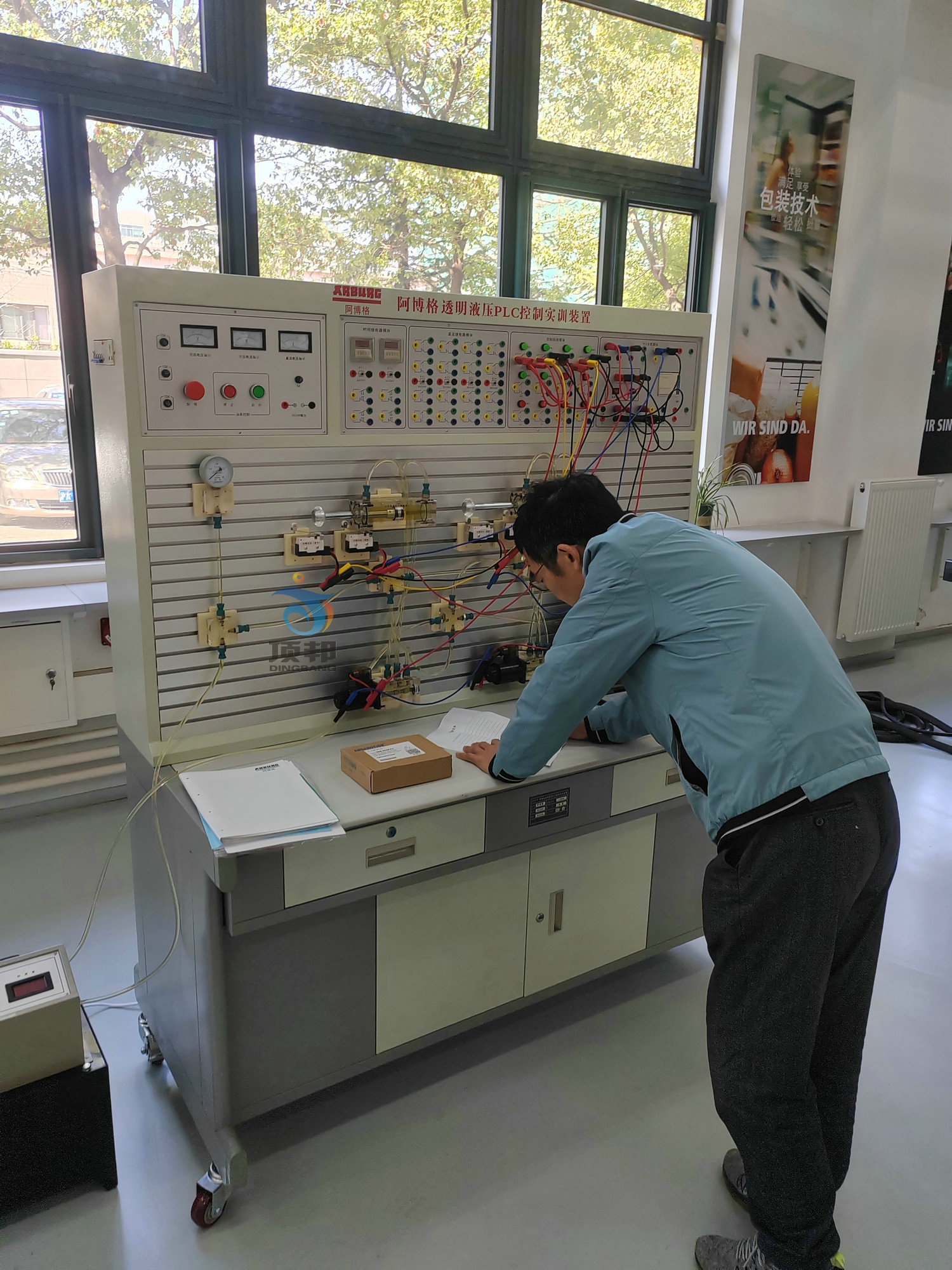 透明液壓PLC控制實(shí)訓(xùn)裝置