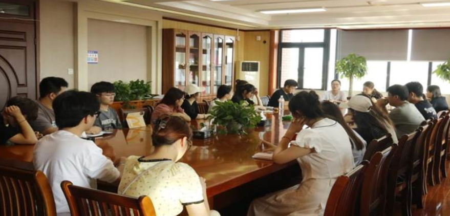 中國語言文學(xué)學(xué)院班委交流座談會(huì)