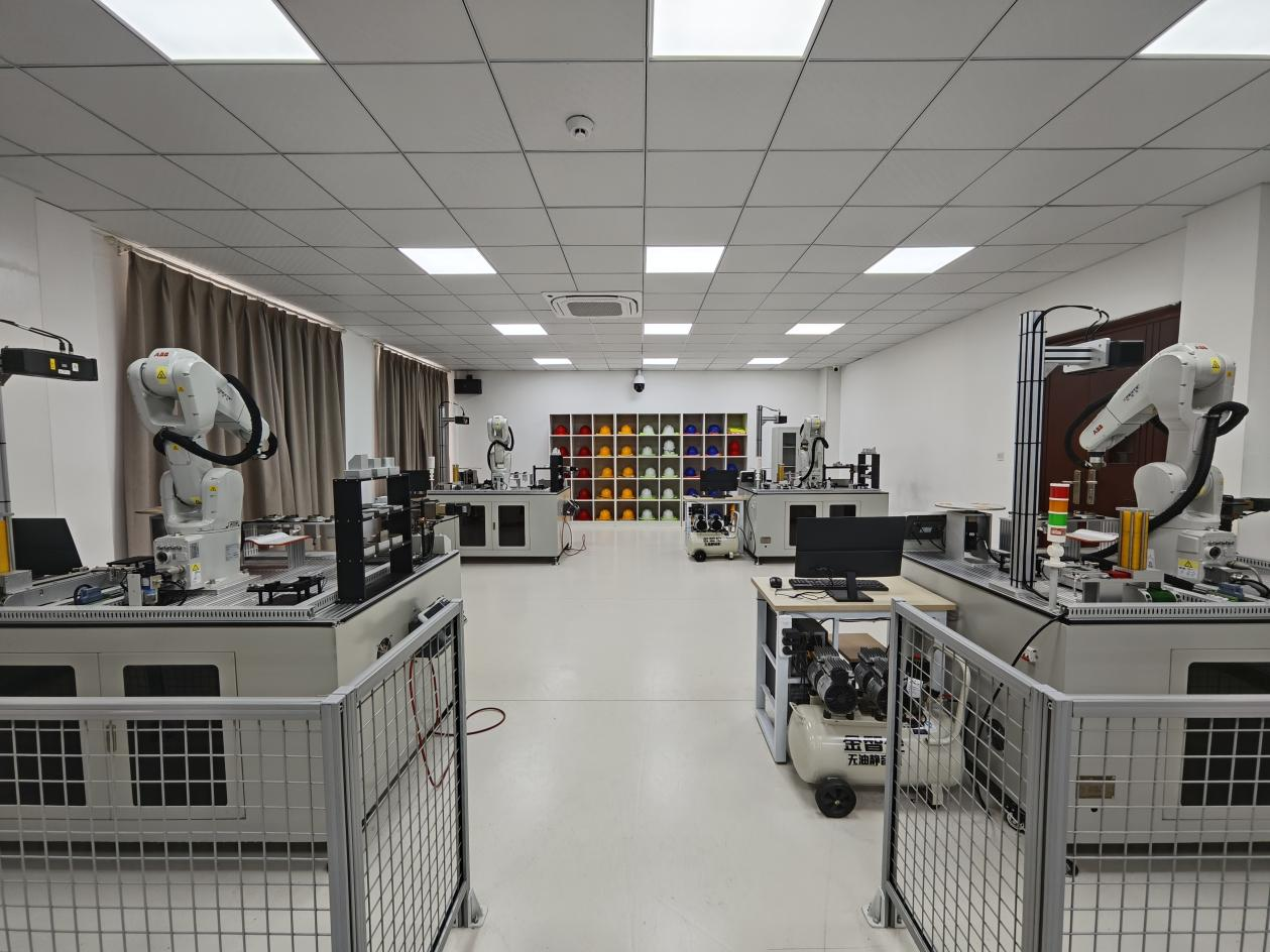 工業(yè)機(jī)器人實(shí)訓(xùn)室