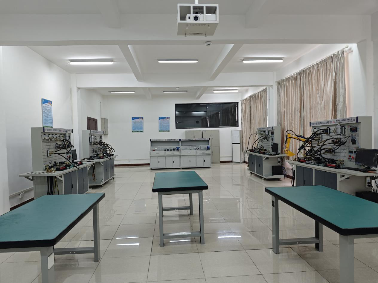 液壓傳動(dòng)實(shí)驗(yàn)室